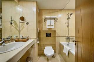 Отель Katarino SPA Hotel Банско Двухместный номер с 1 кроватью или 2 отдельными кроватями и балконом-19