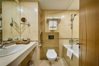 Отель Katarino SPA Hotel Банско Двухместный номер с 1 кроватью или 2 отдельными кроватями и балконом-22